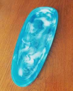 Plateau de service décoratif en résine pour l'organisation de fêtes, améliorant la présentation de la table avec une surface élégante et durable - Product Image 2