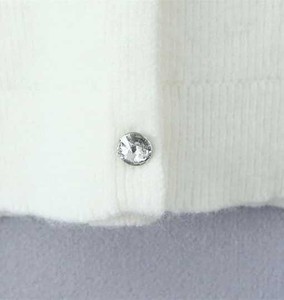 Cardigan élégant respirant pour homme, orné de perles, col en V, tricoté, boutonné sur le devant, motif losanges, idéal pour les soirées - Product Image 3