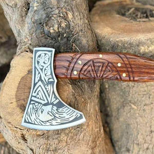 Hache décorative de style viking faite à la main avec tête en acier gravée et manche en bois pour la décoration de la maison et comme cadeau - Product Image 6