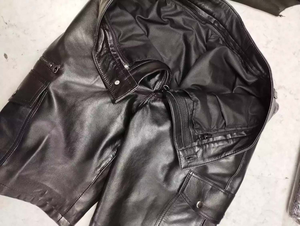 Shorts cargo en cuir noir pour homme, taille mi-haute, fermeture boutonnée, style motard, avec poches, longueur Bermuda - Product Image 4