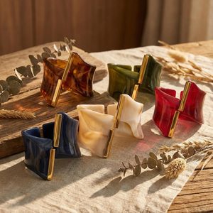 Brazaletes artesanales con patrones únicos hechos a mano con latón - Product Image 5