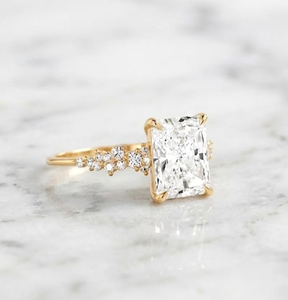 Anillo de Compromiso de Diamante Cultivado en Laboratorio de Corte Radiante de 3.5 Quilates con Aspecto de Lujo, Chapado en Platino, Certificado IGI, Oro de 14k Clásico - Product Image 4