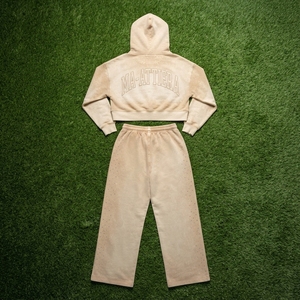 Conjunto de Sudadera Corta Beige con Lavado Ácido y Pantalones Jogger de Pierna Ancha para Mujer, de Algodón y Felpa con Pedrería, Venta al por Mayor OEM - Product Image 5