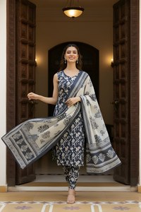 Conjunto de Kurta, Pantalón y Dupatta de Algodón Gris Oscuro para Mujer, Completamente Cosido, con Abertura Lateral, Corte Recto, Venta al Por Mayor, Disponible en Stock - Product Image 3