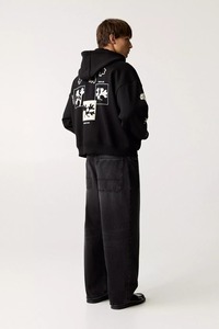 เสื้อฮู้ดดี้ทรงบ็อกซี่แบบยูนิเซ็กซ์ เนื้อผ้านุ่มสบาย ทันสมัย ผลิตจากผ้าฝ้าย เหมาะสำหรับใส่เลเยอร์ ใส่พักผ่อน หรือใส่ในชีวิตประจำวัน - Product Image 3