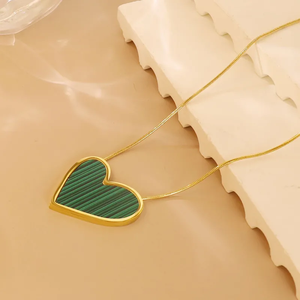 Collier en forme de cœur pour la Saint-Valentin, unisexe, en acier inoxydable 304 avec revêtement plaqué or véritable 18 carats - Product Image 5