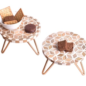 Support à gâteau en bois fusionné avec résine époxy de luxe, fait à la main, avec pieds en métal, pour les événements d'anniversaire, les fêtes et la décoration de table moderne - Product Image 2