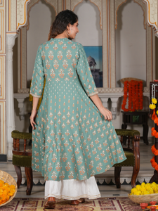 Kurta Anarkali vert en rayonne à imprimé floral pour femme, avec col mandarin et manches trois-quarts, conçu pour la mode ethnique mondiale - Product Image 5