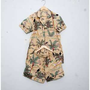 Conjunto de pijama de algodón 100% hecho a mano en India, transpirable, con estampado de selva vintage, ropa de dormir corta para mujer. - Product Image 6