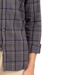 Camisa de hombre a cuadros gris carbón con cuello de banda, de algodón y poliéster, corte ajustado, manga larga, con botones, estilo casual, para compradores mayoristas. - Product Image 6