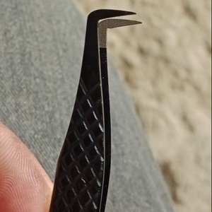 Extensión de pestañas con agarre de diamante, volumen de 90 grados, punta de fibra recubierta negra - Product Image 1