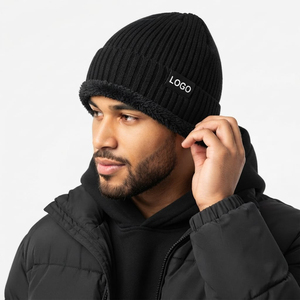 Bonnet d'hiver en tricot côtelé doublé en polaire sherpa, couleur noire unie, pour un usage décontracté, unisexe. - Product Image 1