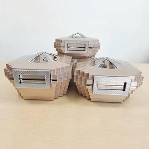 Revêtement antiadhésif en céramique de qualité supérieure et récipients en métal rehaussent les saveurs naturelles des aliments sans absorber les odeurs ni les taches. - Product Image 6