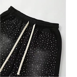 กางเกงขาสั้นลำลองผ้าฟลีซสำหรับฤดูร้อน ตกแต่งโลโก้ด้านหน้า ผ้าตาข่ายระบายอากาศได้ดี ผลิตจากผ้าฝ้าย 100% เอวยางยืด มีกระเป๋า - Product Image 6