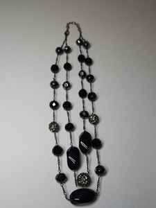 Collier à double rangée de perles noires pour femmes |   Bijoux de mode élégants à plusieurs brins |   Mangalmay Corporation - Product Image 4