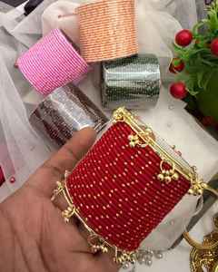 Bracelets Kasmiri Churiyan pour femmes, design géométrique tendance, couleurs et tailles personnalisables, dernière collection, faits à la main, perles et velours - Product Image 3