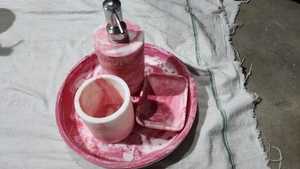 Ensemble de salle de bain en résine pour comptoir, comprenant un distributeur de savon liquide rechargeable avec pompe, un porte-brosse à dents et un plateau de rangement pour savon et porte-savon - Product Image 2