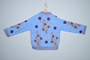 เสื้อแจ็คเก็ตบอมเบอร์ผ้าฝ้ายสีฟ้าอ่อนถักนิตติ้ง ระบายอากาศได้ดี เป็นมิตรกับสิ่งแวดล้อม สำหรับผู้หญิง ฤดูหนาว/ฤดูใบไม้ร่วง ลายดอกไม้ ดีไซน์ซูซานี โบโฮ ทำด้วยมือ - Product Image 6