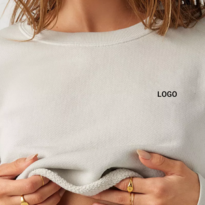 Nouvelle conception – Ensemble de sport automne personnalisé pour femme – Sweat-shirt court à manches longues en coton uni et ample - Product Image 3