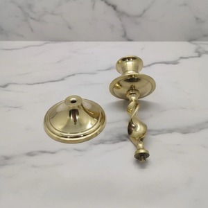 Elegante Portavelas con Diseño de Cuello Retorcido, Soporte de Metal Dorado para Velas, Centro de Mesa para una Cena Elegante - Product Image 2