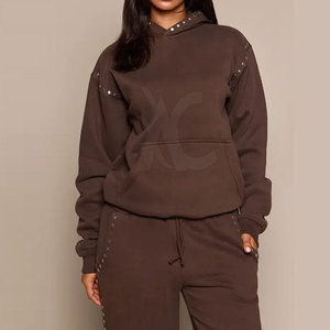 Sudadera con Capucha Unisex Personalizada con Tachuelas, Sudadera Cómoda de Forro Polar con Diseño Decorativo de Tachuelas, Ropa Urbana Moderna - Product Image 2