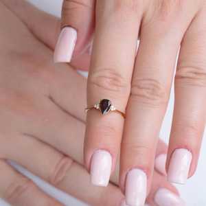 Bague de fiançailles en tourmaline rouge, coupe poire délicate, tourmaline artisanale, pierre de naissance, plaqué or rose 14K, argent 925 - Product Image 2