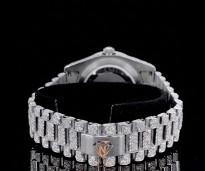 Montre de luxe la plus vendue en acier inoxydable sertie de diamants Moissanite VVS, cadran en verre, haute qualité, idéale pour un cadeau d'anniversaire ou une tenue de soirée - Product Image 4
