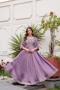 Kurti sur mesure en tissu de soie Vichitra pure, nouvelle conception de qualité supérieure, avec ensemble de dupatta assorti, parfait pour les mariages et les fêtes - Product Image 4