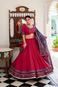 Elegante conjunto de Lehenga Choli para Navratri, ideal para el baile Garba, la noche Dandiya y celebraciones festivas. - Product Image 2