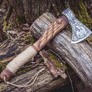 Hache artisanale de qualité industrielle supérieure avec manche en bois et étui en cuir, couteau de camping en acier carbone à motif pour l'extérieur - Product Image 5