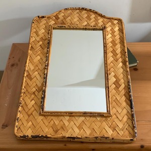 Espejo de pared de ratán estilo vintage, ideal como pieza decorativa para pasillo, para realzar espacios vacíos en las paredes, hecho a mano en India. - Product Image 1
