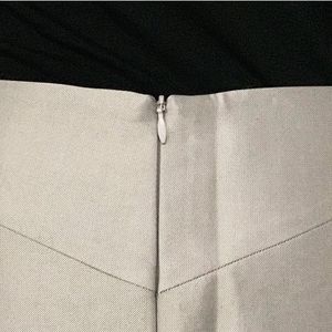 Jupe crayon Silver Star gris argenté pour femme, coupe ajustée, longueur genou, idéale pour le bureau, tenue professionnelle et formelle, vêtement de sororité - Product Image 4