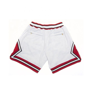 Shorts de basket-ball blancs personnalisés avec bordure rouge et noire, cordon de serrage à la taille, style sportif, tissu en maille respirant pour hommes - Product Image 3