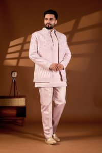 Blazer Jodhpuri para Hombre en Cuarzo Rosa con Diseño de Ondas Lineales, Base TR Lachko con Codificación de Cuentas Multitamaño y Lentejuelas para Bodas y Fiestas - Product Image 3