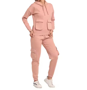 Conjunto Deportivo Rosa de Moda, Sudadera con Capucha y Bolsillos, Pantalones Deportivos, Ideal para Salidas Casuales y Ropa Deportiva Cómoda - Product Image 5