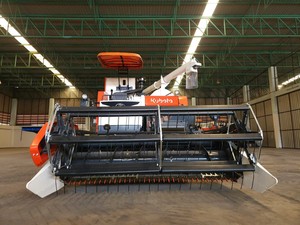 Cosechadora Multicultivo DC108X de 108HP con Motor Diésel de Transmisión por Engranajes, Alta Productividad para Cosechar Arroz, Maíz y Trigo - Product Image 1