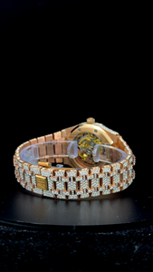 นาฬิกาข้อมือผู้ชายคุณภาพสูงสุด หรูหรา ตัวเรือนสแตนเลสประดับเพชรโมอิสซาไนต์  หน้าปัดแซฟไฟร์  ฝังเพชรเต็มเรือน ระบบออโตเมติก - Product Image 2