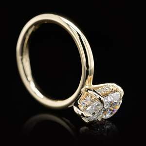 Bague solitaire en argent 925 personnalisée avec diamant de laboratoire taille poire pour femme, idéale pour anniversaire et soirée, luxe - Product Image 2