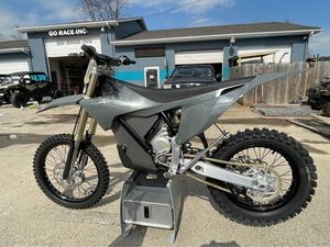 Precio Accesible para la Nueva VARG EX 2025 de 80HP con Protectores de Pies - Motocicleta Todoterreno Starks Future Lista para Enviar - Product Image 4
