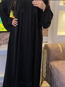 Abaya élégante noire perlée à col en V, manches longues, longueur ras du sol, robe modeste pour femme, tenue de soirée toutes saisons, abaya de l'Aïd - Product Image 2