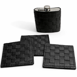 Petaca de 7 oz con diseño artesanal, juego de 4 posavasos rectangulares de cuero genuino, portátil, duradero y de alta calidad - Product Image 1