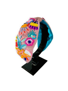 Serre-tête perlé rouge style carrosse royal pour femmes et filles, brodé et rembourré, accessoire de mode de créateur, idéal pour les occasions festives - Product Image 3