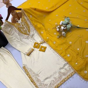 Ensemble de costume prêt-à-porter de qualité supérieure en soie Ronald avec broderie et travail de sequins, accompagné d'un dupatta en dentelle - Product Image 2