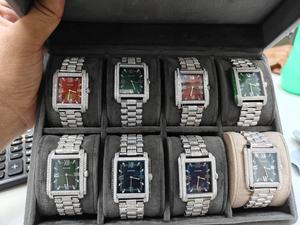 Reloj de diamantes de corte redondo con moissanita certificado VVS unisex, hecho a mano, personifica la vanguardia de la moda Hip Hop - Product Image 4