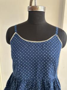 Camisola de encaje transpirable para mujer, top peplum azul con lunares, sin mangas, con tirantes finos, blusa corta informal de verano a la moda - Product Image 4