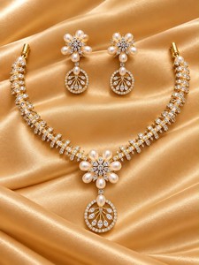Elegante Juego de Collar y Aretes con Diseño de Perlas y Piedras AD con Acabado Mate Chapado en Oro de 18K para Compromiso y Boda - Product Image 2