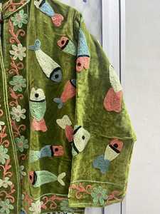 Veste en velours vert brodée pour femme, col montant, motif floral, fermeture éclair, manteau d'hiver, veste florale pour femme, manteau en velours vert - Product Image 3