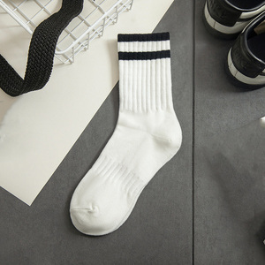Chaussettes de sport professionnelles personnalisées à séchage rapide pour la course, le basketball et le yoga, en Spandex/Polyester, hauteur genou, avec doublure en coton, collection automne - Product Image 6