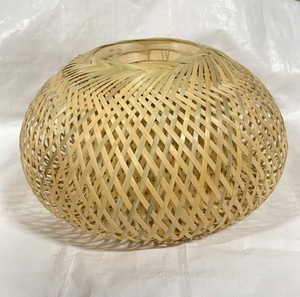 Abat-jour suspendu en bambou naturel tissé à la main, abat-jour de plafond en rotin bohème, couverture de lampe suspendue tissée pour salon et chambre à coucher - Product Image 2