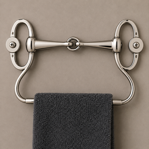 Porte-serviettes au design distinctif en cuir brun foncé, inspiré de l'équipement équestre classique en cuir, construction robuste à fixer au mur - Product Image 5